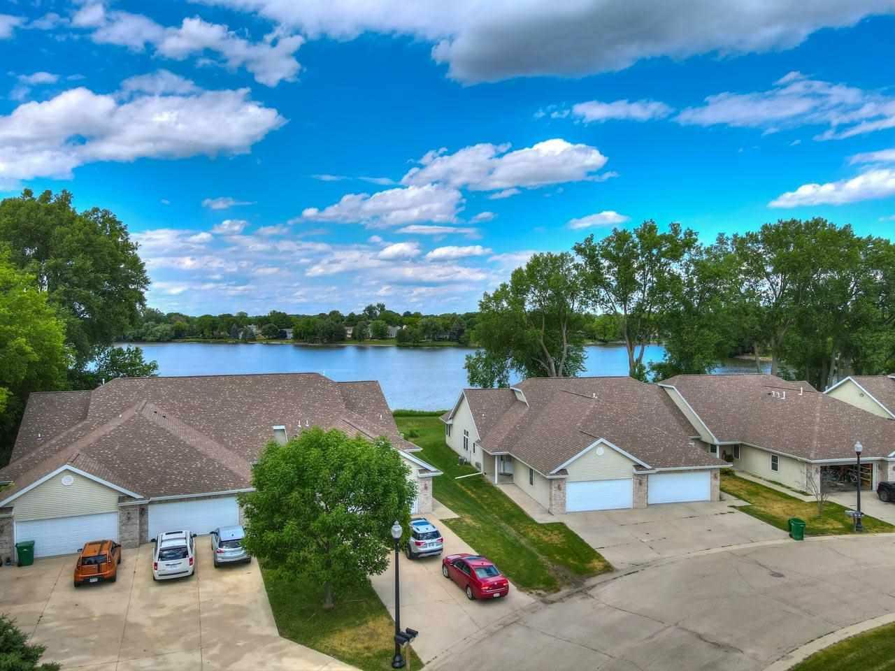 Property Photo:  820 Waters Edge Ct  WI 53559 