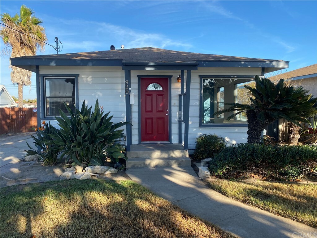 Property Photo:  920 Frigate Avenue  CA 90744 