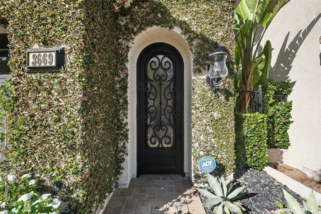 Property Photo: 3669 Calle Joaquin CA 91302