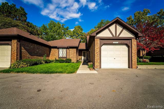 Property Photo:  3372 Heritage Pkwy  MI 48124 