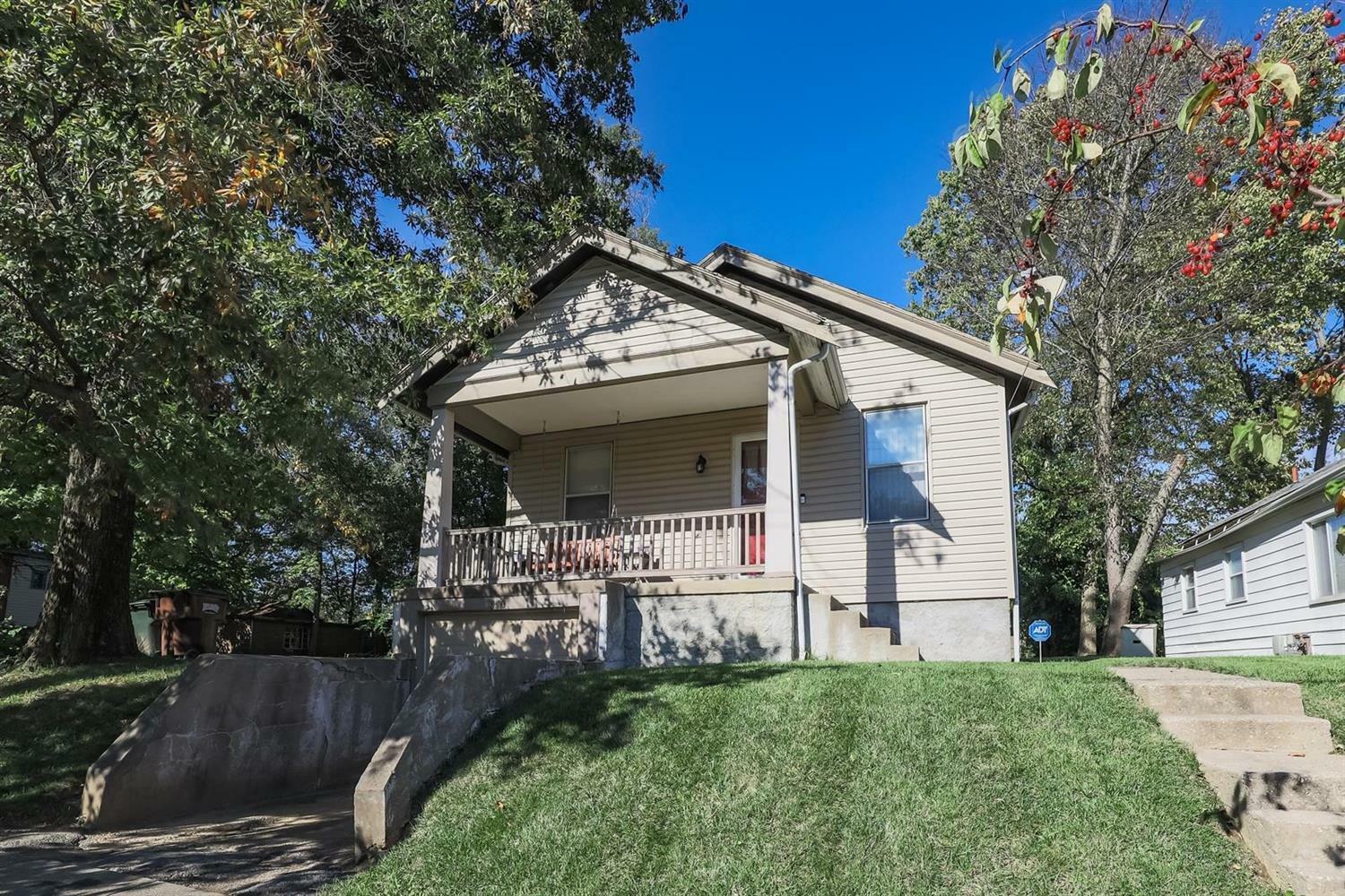 Property Photo:  1830 Catalpa Ave  OH 45239 