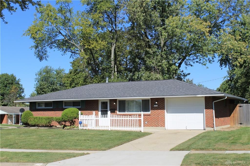 Property Photo: 5903 Hartwick Lane OH 45424