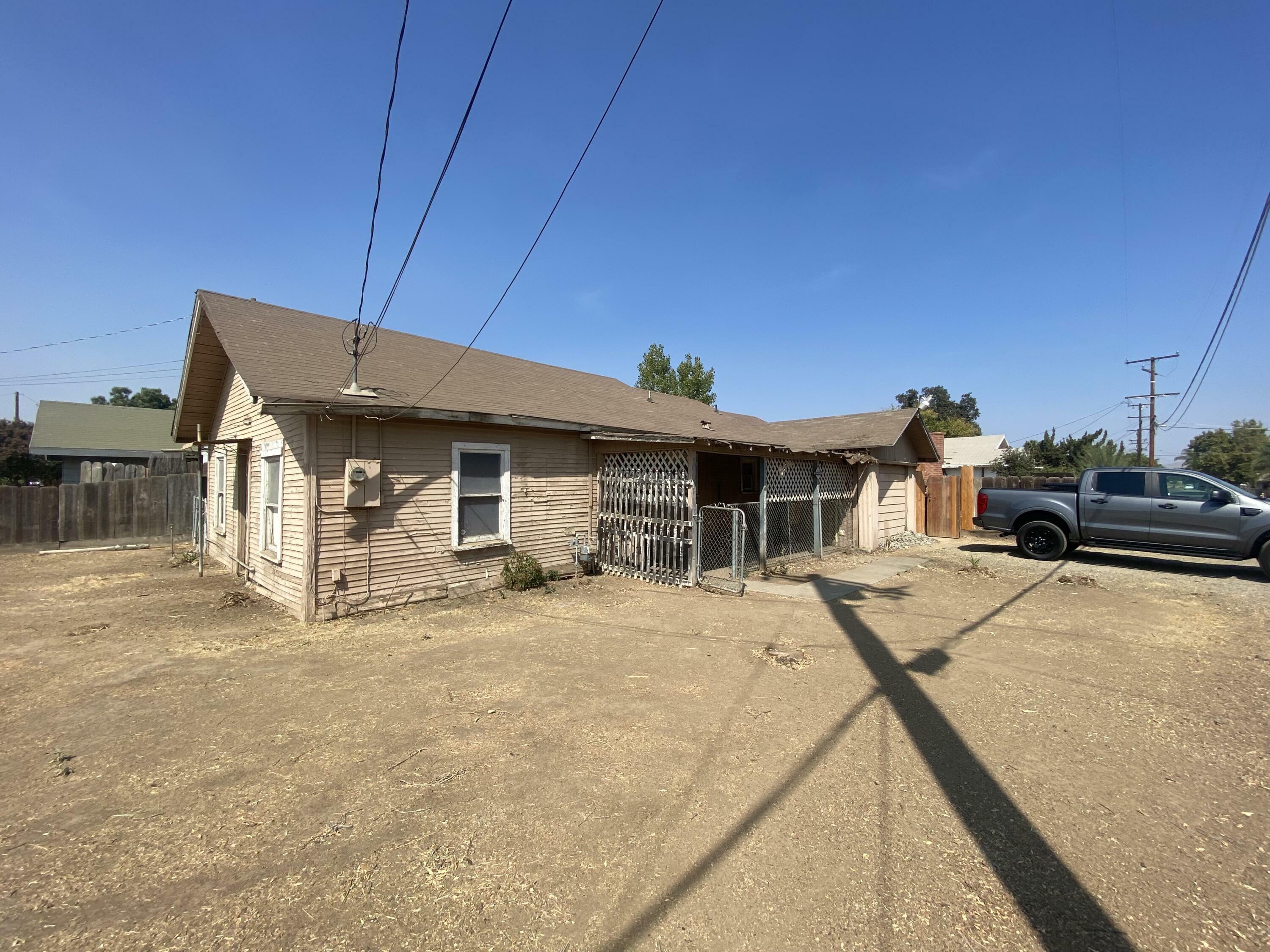 Property Photo:  15692 Avenue 328  CA 93235 