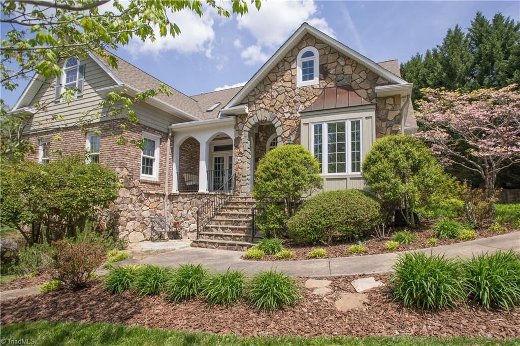 Property Photo:  1306 Woodland Place  NC 27262 