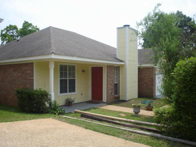 Property Photo:  318 Cottonwood  MS 39157 