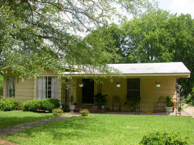 Property Photo:  1404 Winchester Street  MS 39211 