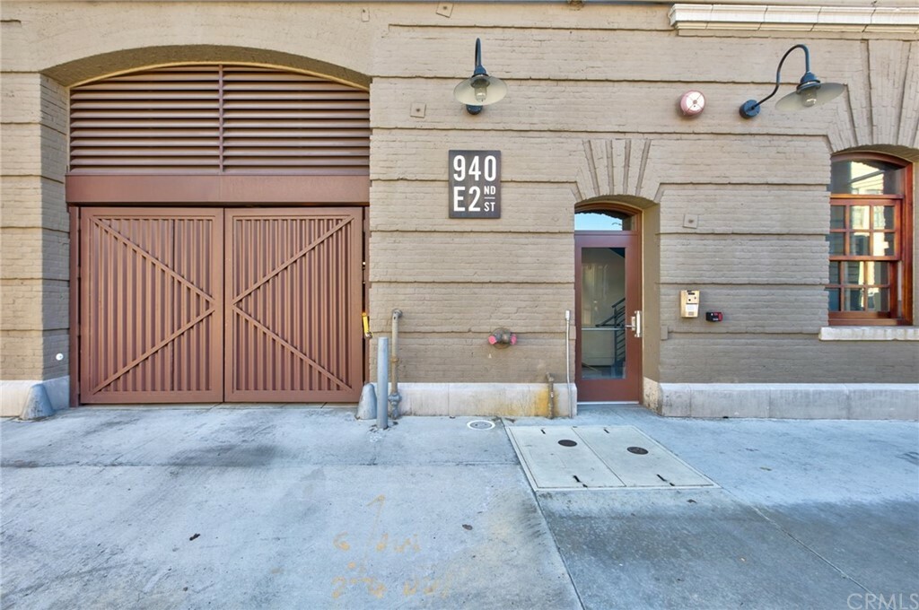 Property Photo:  940 E 2nd Street 24  CA 90012 