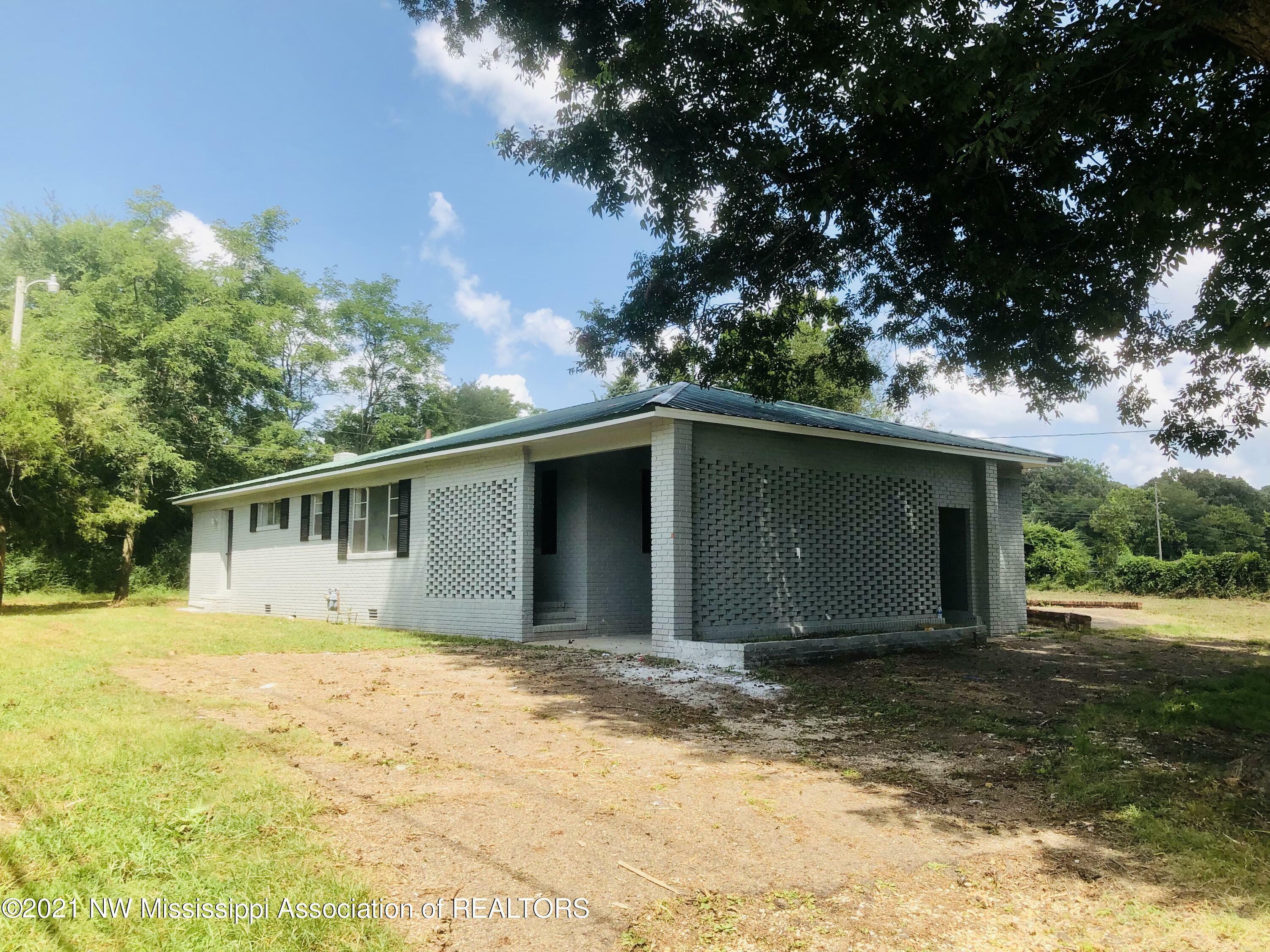 Property Photo: 377 NW Boundary Street MS 38635