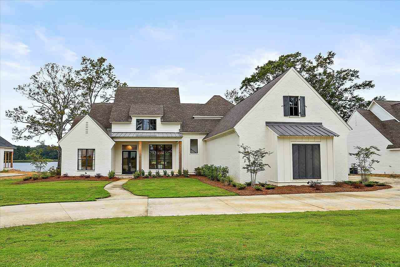 Property Photo: 242 Westlake Circle MS 39110