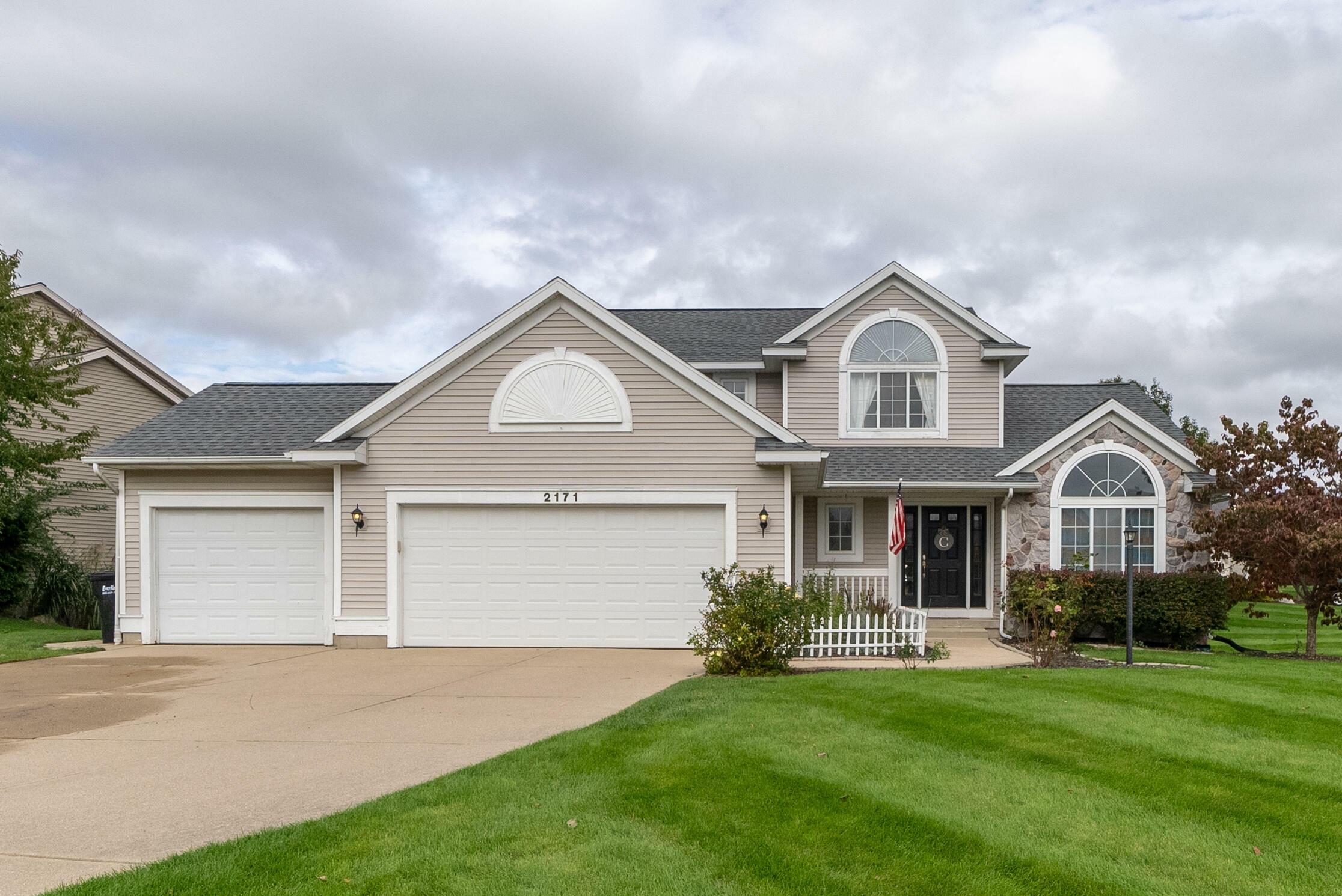 Property Photo:  2171 Hartman Court  MI 49316 