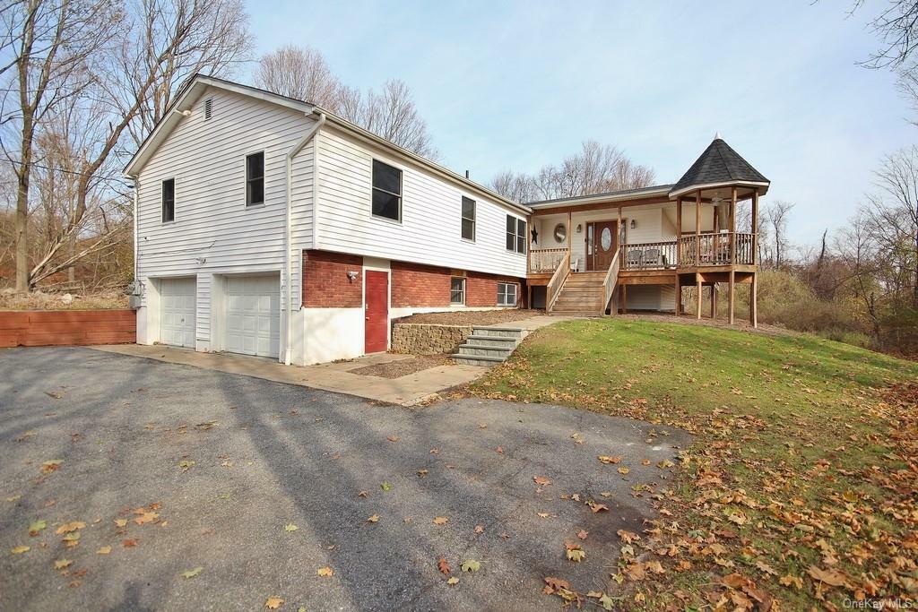 Property Photo:  10 Vernon Drive  NY 10512 