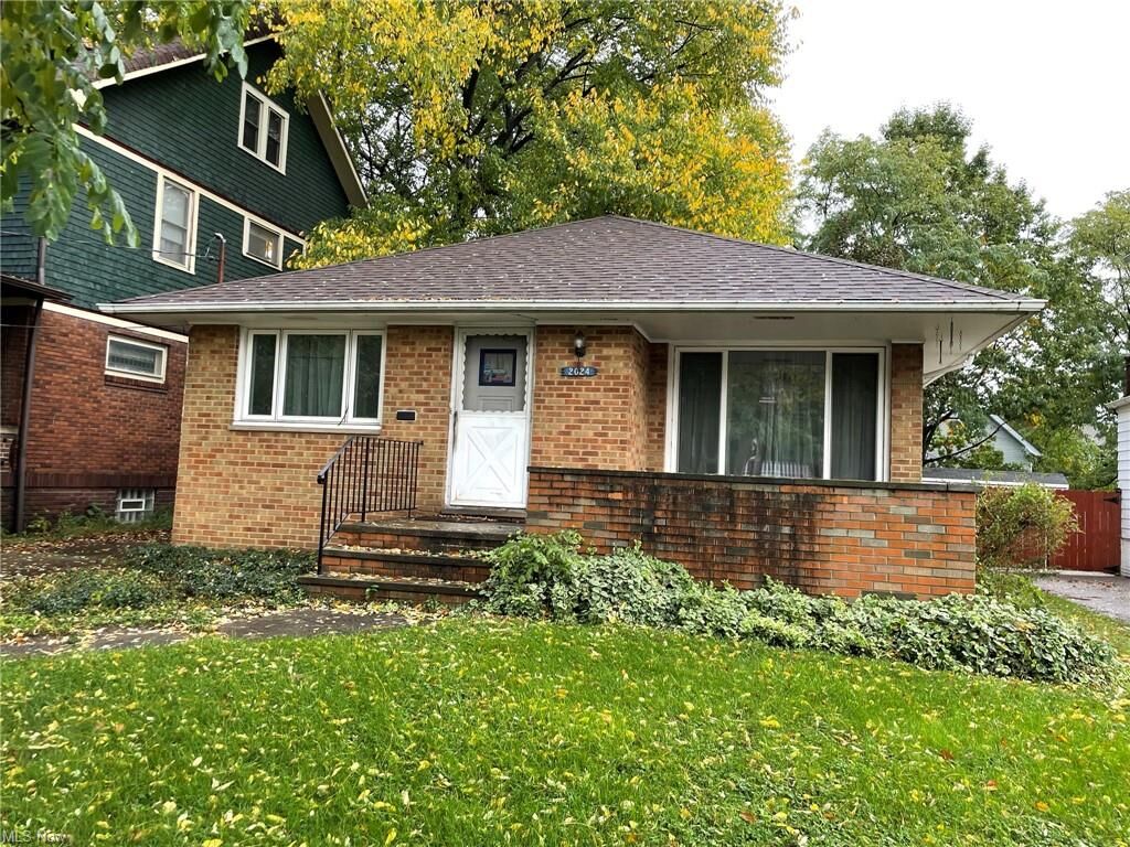 Property Photo:  2024 Treadway Avenue  OH 44109 