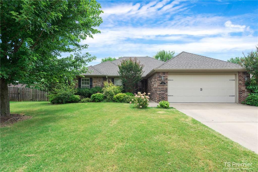 Property Photo:  1590 N Corsica Drive  AR 72704 