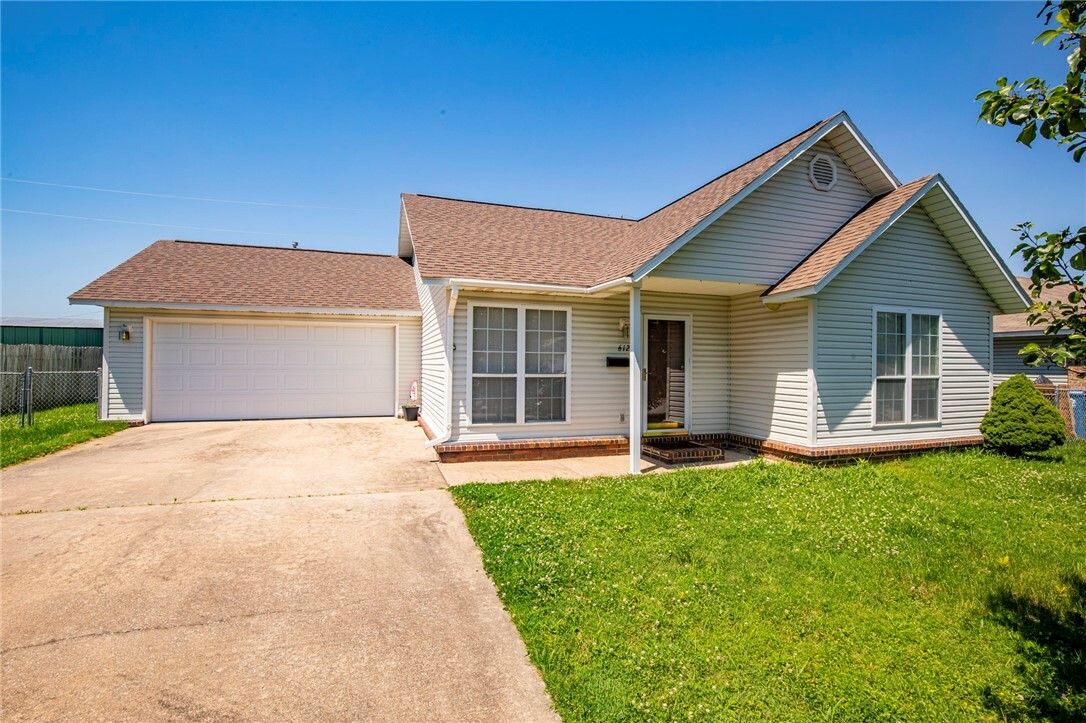 Property Photo:  612 SW Birmingham  AR 72736 