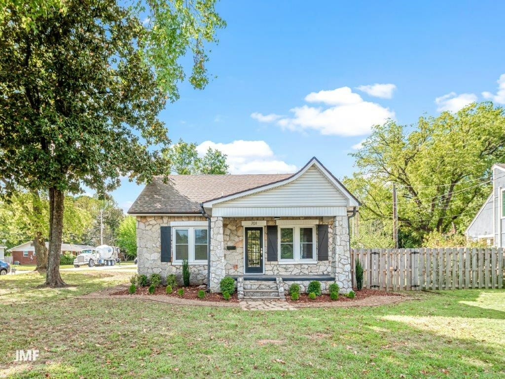 Property Photo:  701 Bella Vista Road  AR 72712 