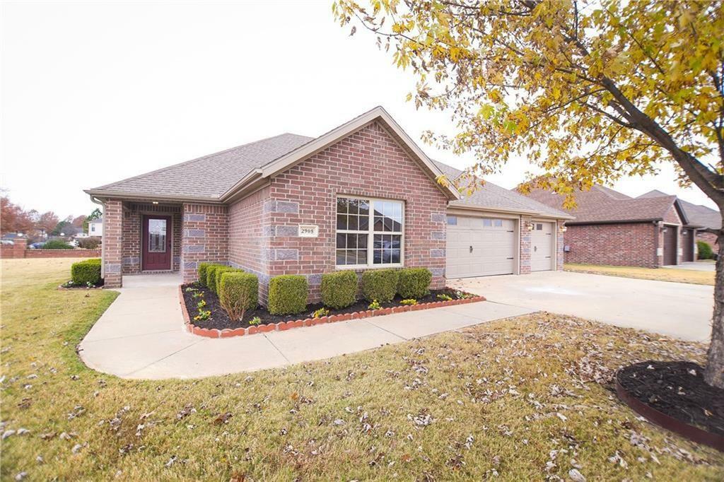 Property Photo:  2908 N 18th Street  AR 72756 