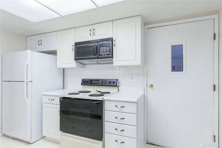 Property Photo:  4803 33rd Ct SE  WA 98503 