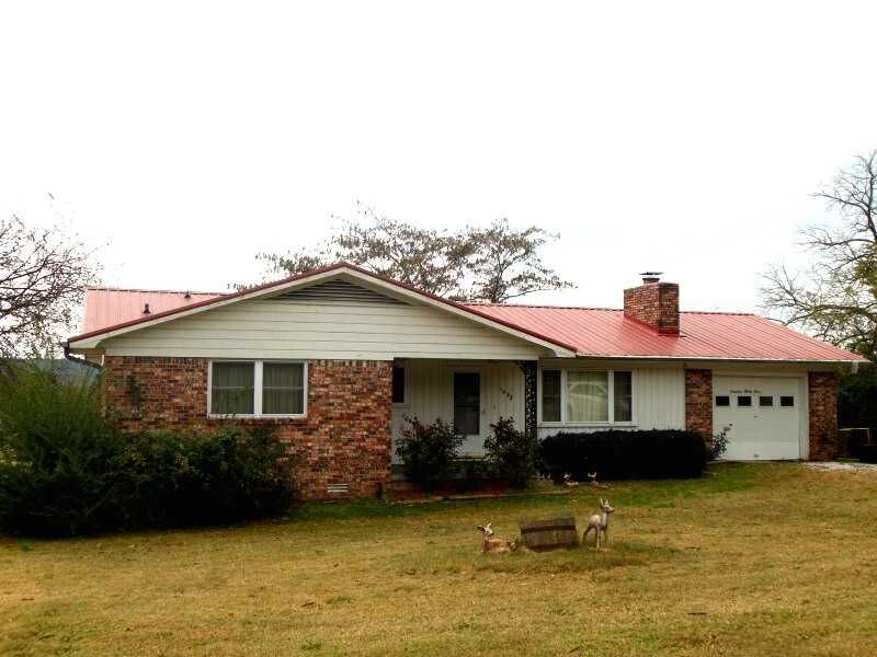 Property Photo: 1433 E Huntsville Road AR 72701