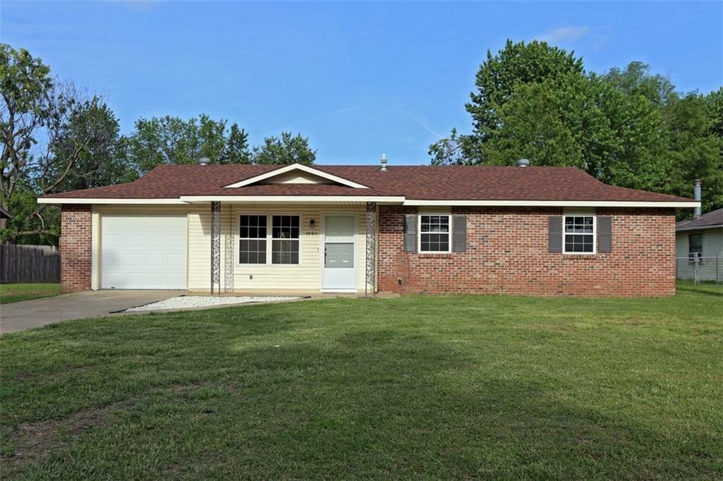 Property Photo:  1001 Joye Street  AR 72762 