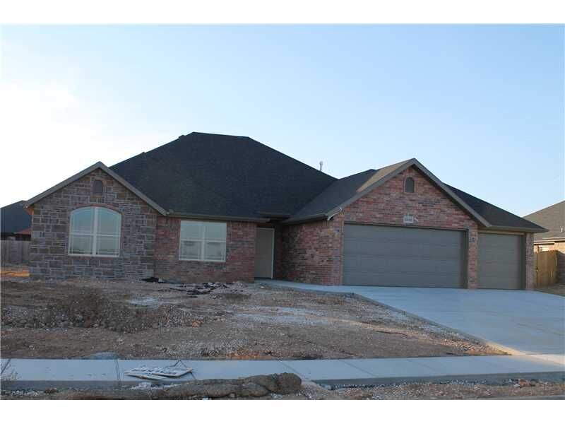 Property Photo:  1806 SW Cypress Street  AR 72712 