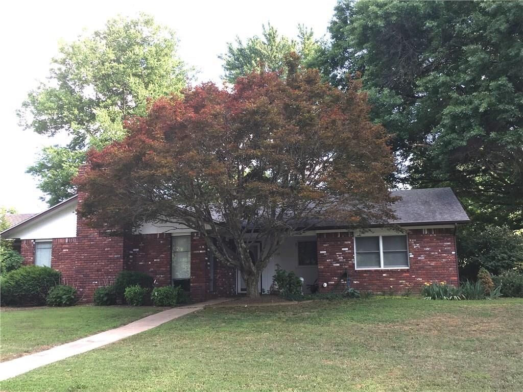 Property Photo:  1105 NW K Street  AR 72712 