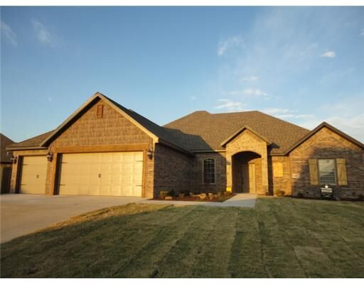 Property Photo: 4102 SW Lilac Street AR 72712