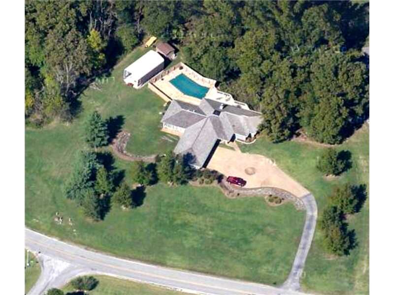 Property Photo:  1401 E Walnut Street  AR 72756 