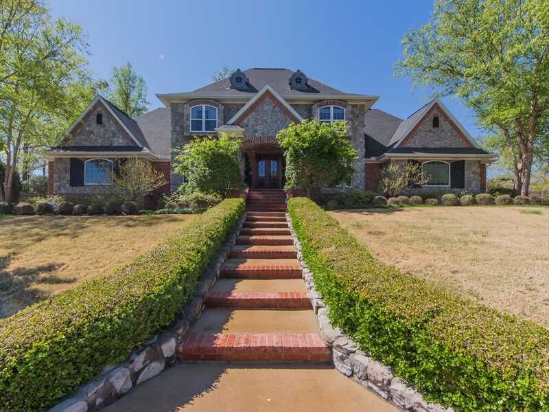 Property Photo:  211 Ridgefield  AR 72712 