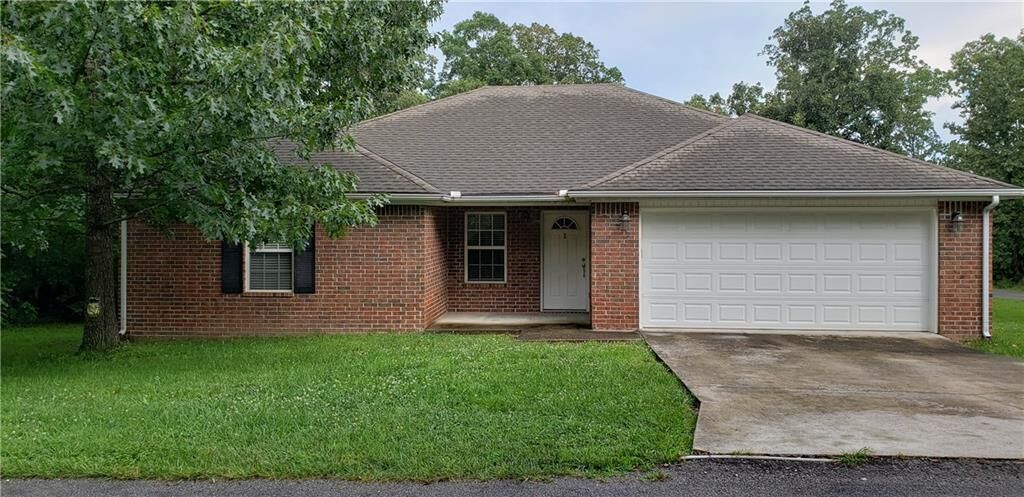 Property Photo: 2 Leawood Place AR 72715