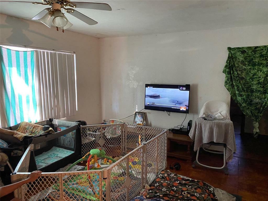 Property Photo:  504 Lee Street  FL 34748 