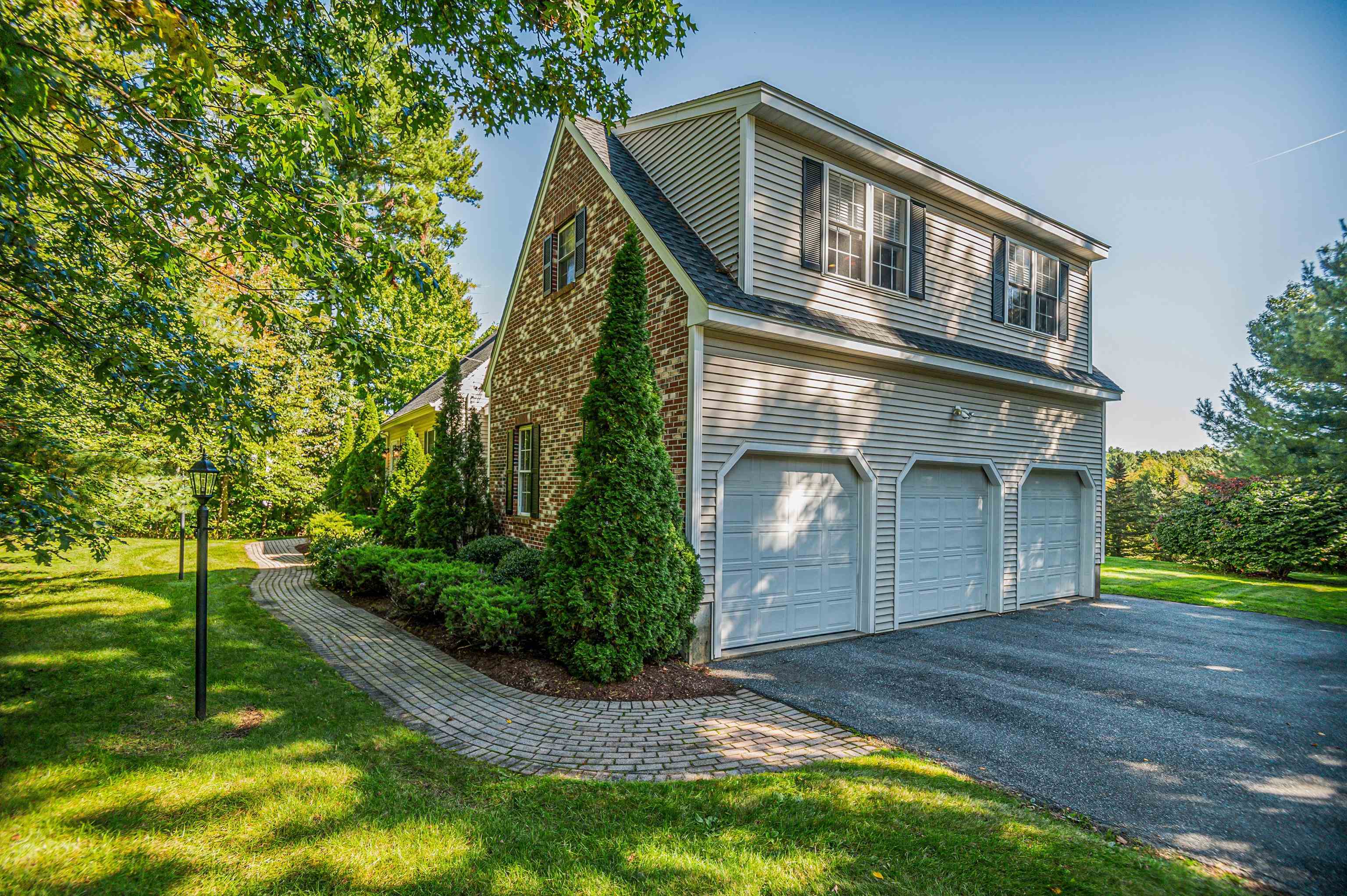 Property Photo: 752 Mammoth Road NH 03076