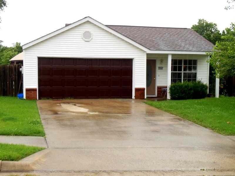Property Photo: 3046 W Essex Drive AR 72704