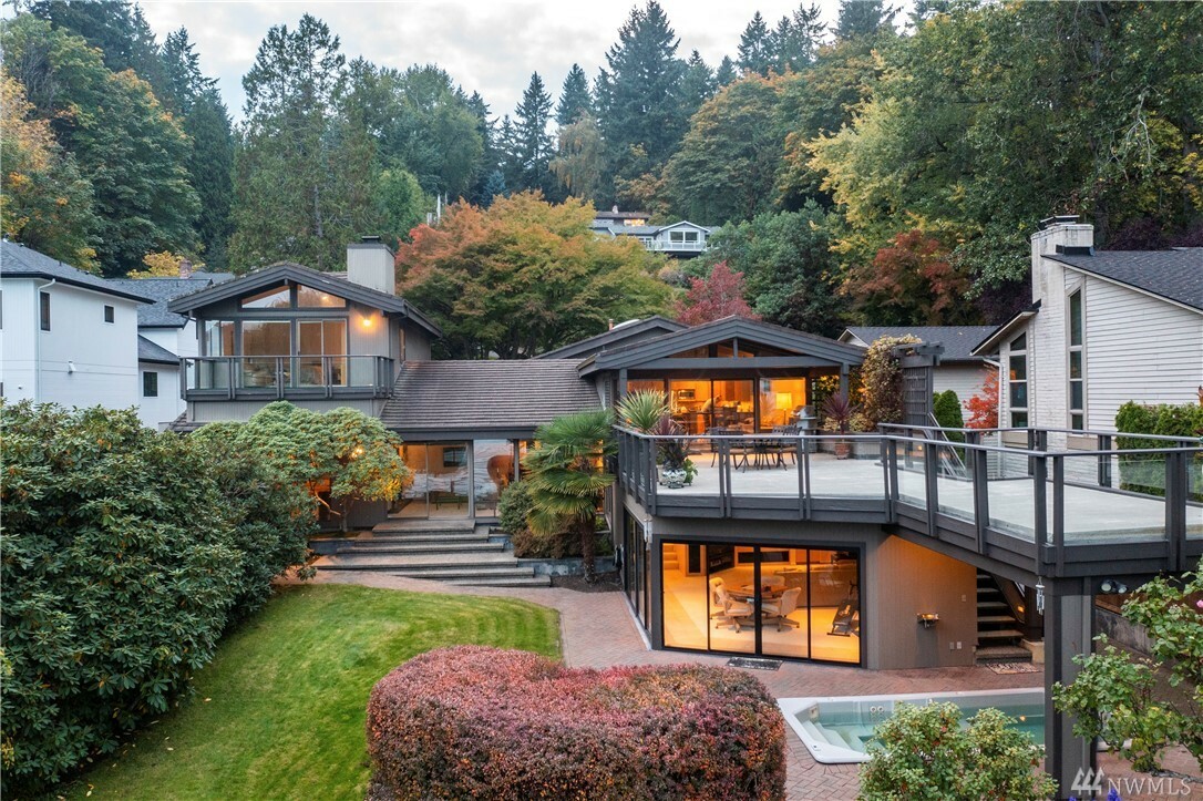 Property Photo:  6650 E Mercer Way  WA 98040 