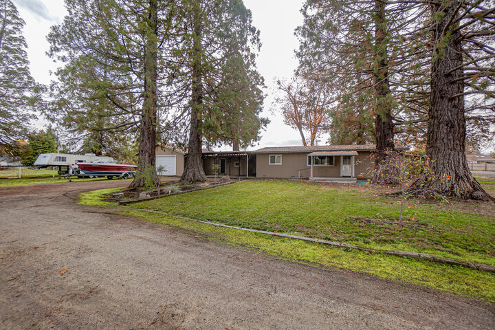 3634 Grant Road  Central Point OR 97502 photo