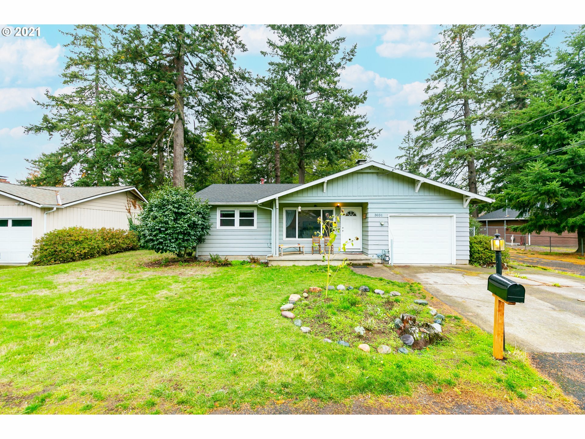 Property Photo:  3031 SE 129th Ave  OR 97236 