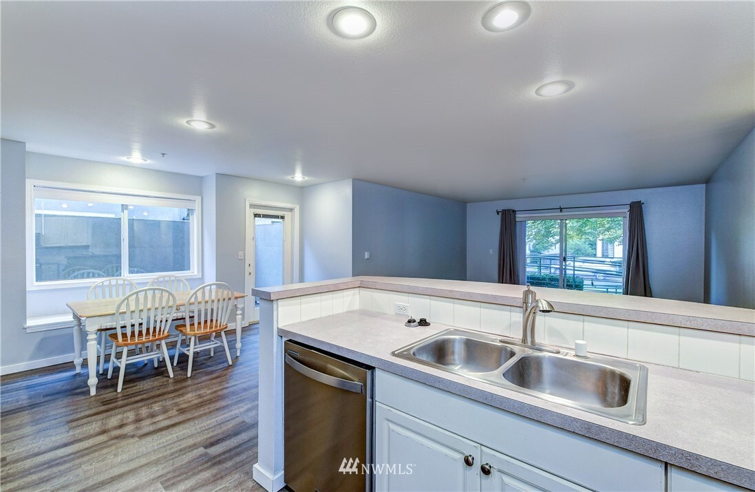 Property Photo: 12034 15th Avenue NE 101 WA 98125