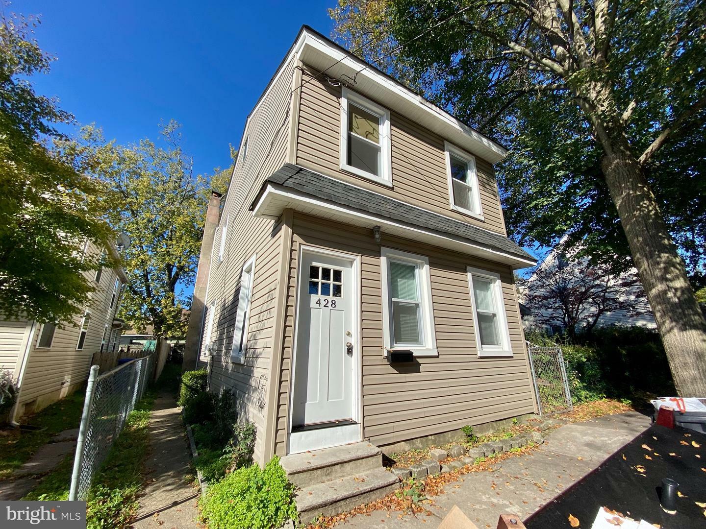 Property Photo:  428 Buttonwood Street  NJ 08075 