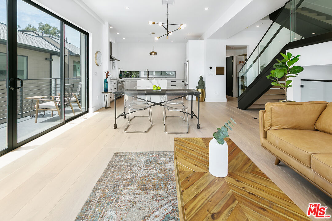 Property Photo:  3225  Rowena Ave  CA 90027 