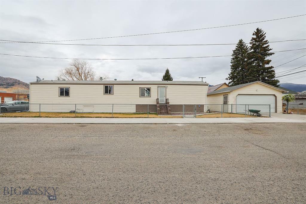 Property Photo:  2202 Pine Street  MT 59701 