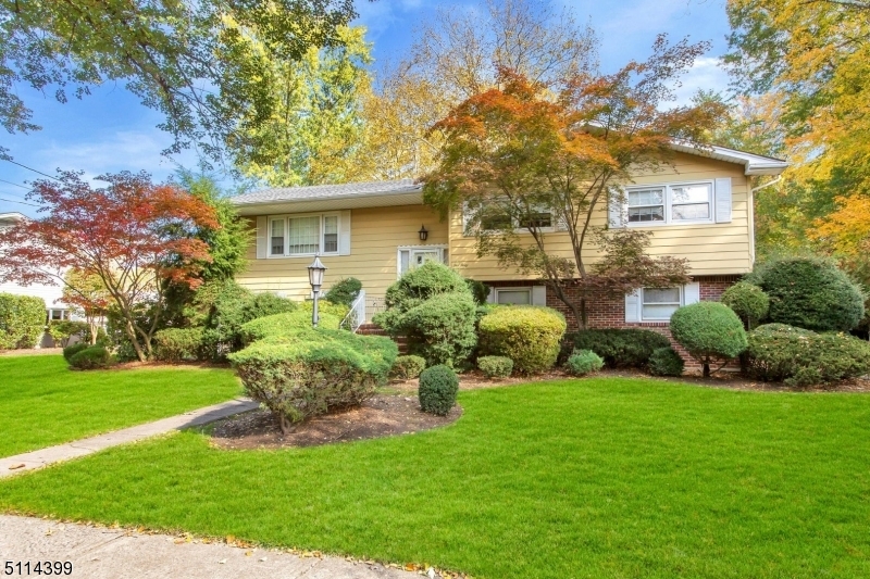 Property Photo:  540 Hobart Rd  NJ 07652 