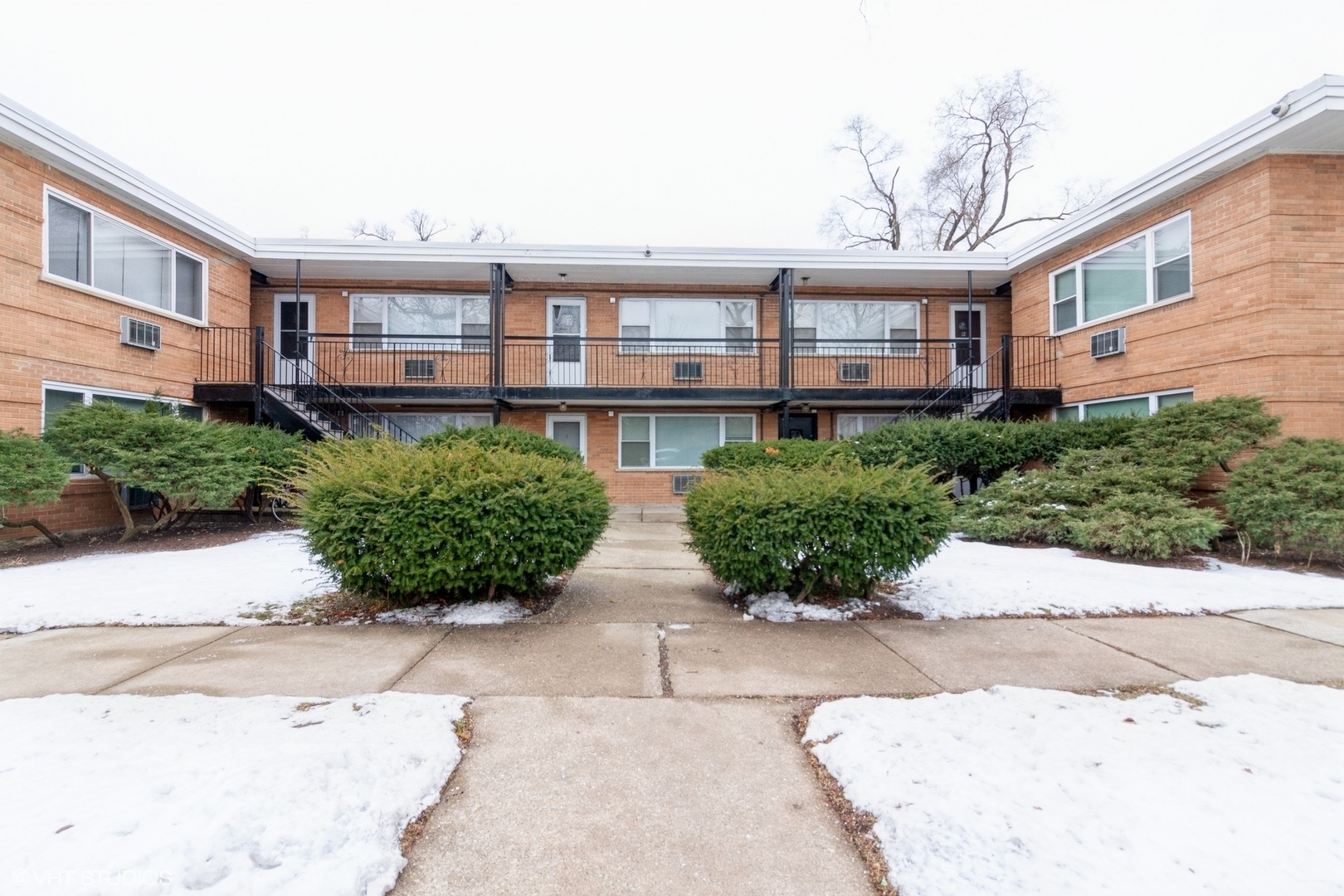Property Photo: 405 Austin Street 4 IL 60515