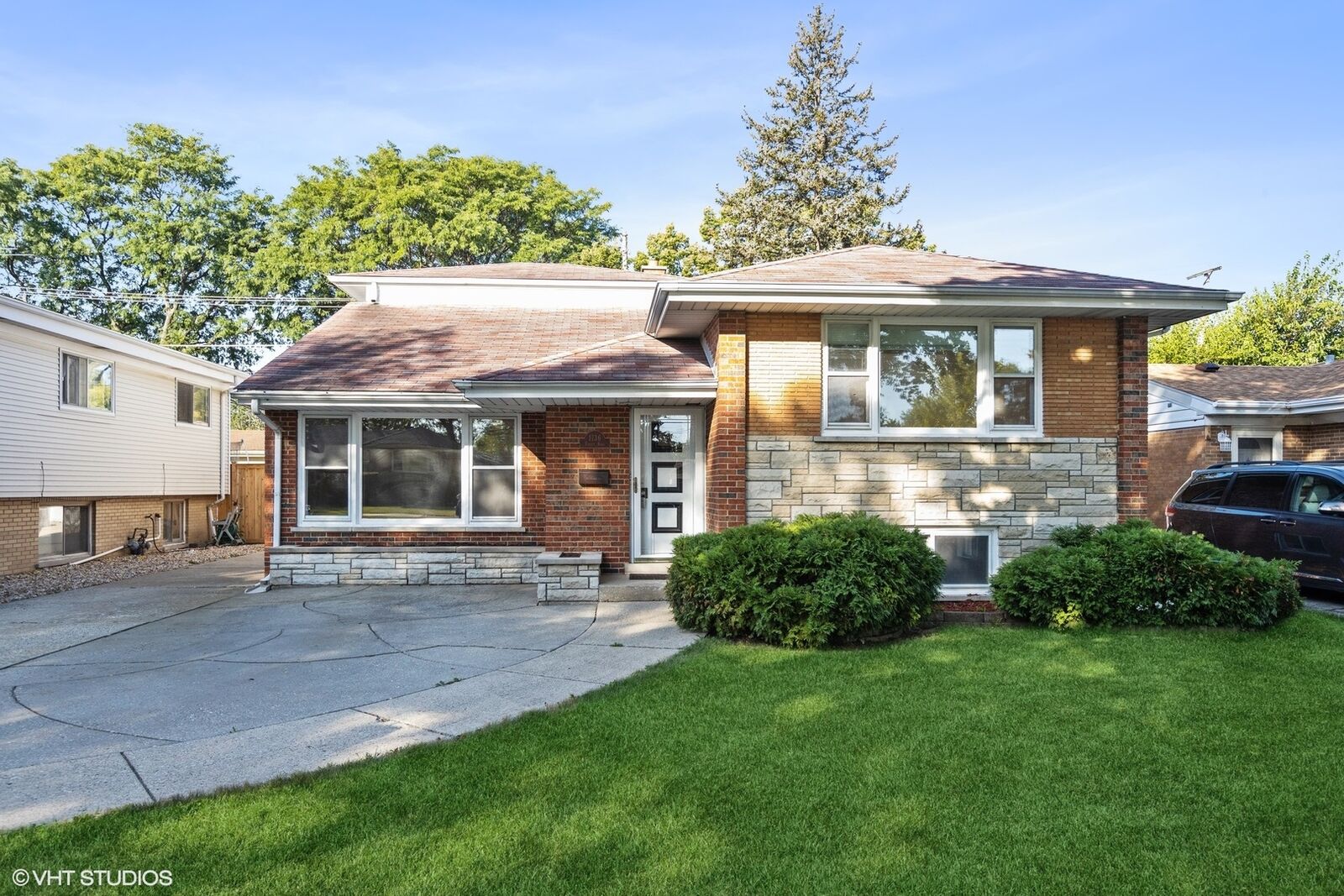 Property Photo:  1136 Forest Road  IL 60526