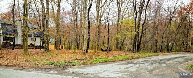 Property Photo:  12 Vineland Road  NJ 07421 