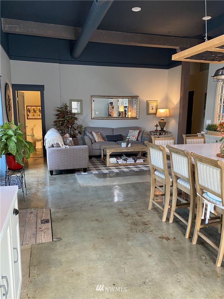 Property Photo:  304 Alder Street  WA 98626 