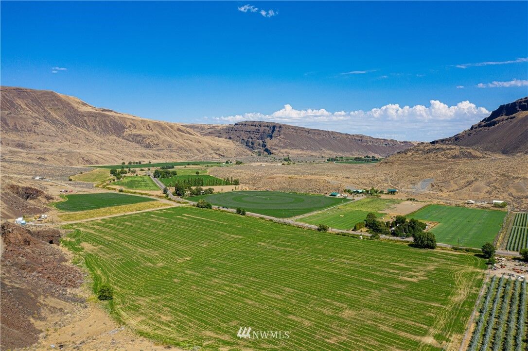 Property Photo:  1301 Lot 94 Palisades Road  WA 98845 