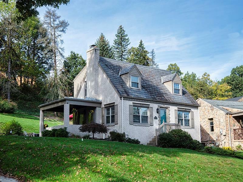 Property Photo: 1086 Lakemont Drive PA 15243