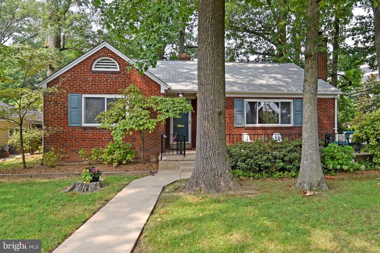 Property Photo:  1522 N Edison Street  VA 22205 