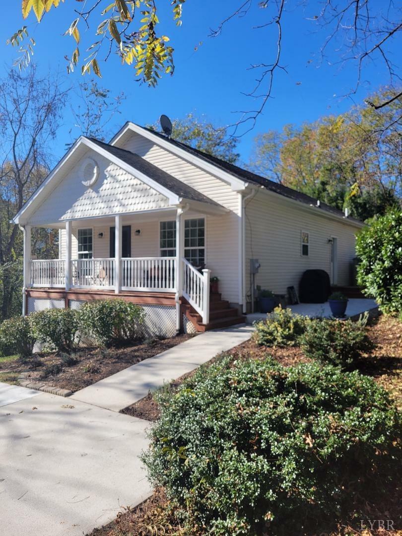 Property Photo: 1533 Liggates Road VA 24502