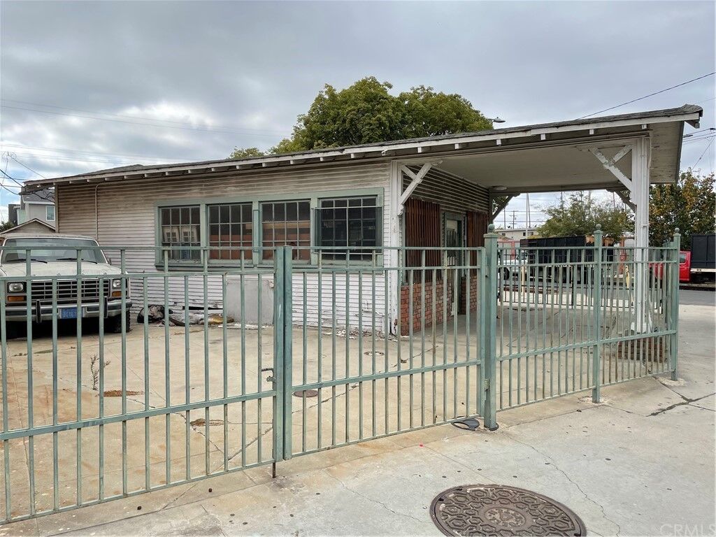 Property Photo:  762 W Gardena Boulevard  CA 90247 