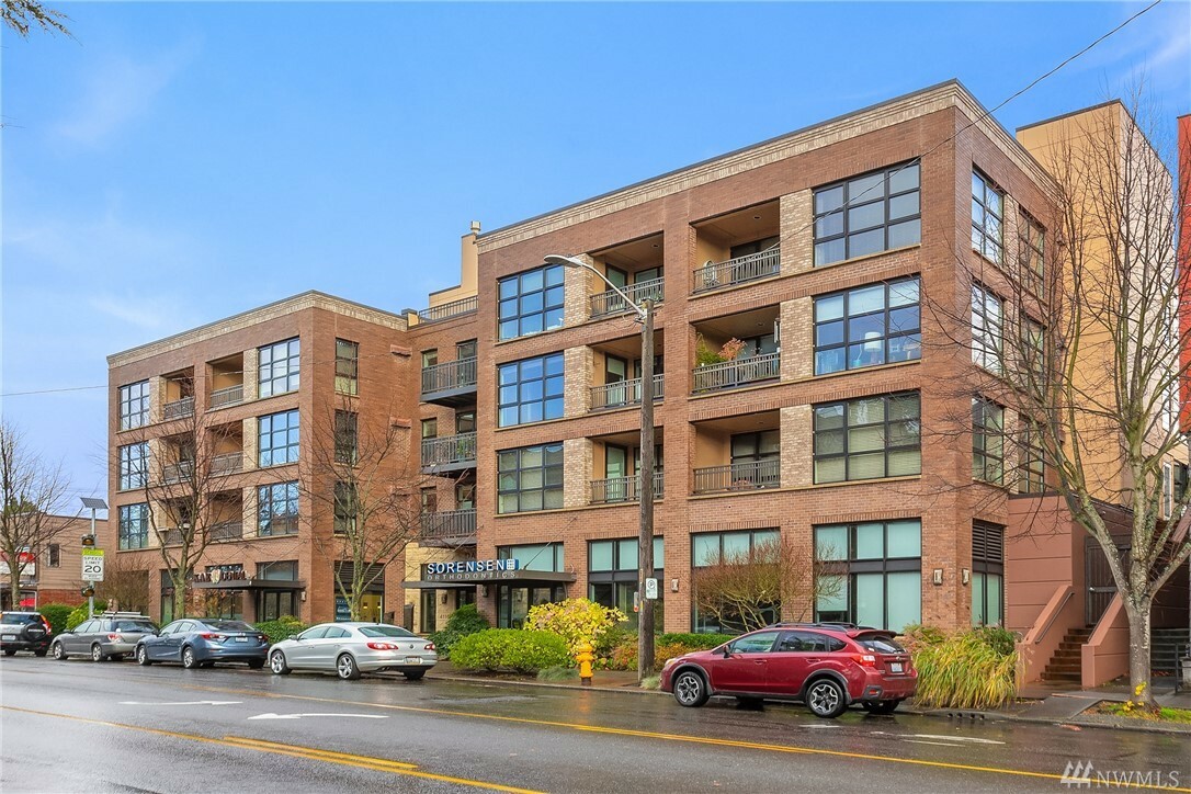 Property Photo:  4116 SW California Avenue 306  WA 98116 